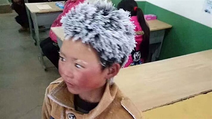 Wang Fuman, Çin'in Yunnan bölgesinde yaşıyor. Her gün okula gitmek için 4,8 kilometre yol yürüyor. 
