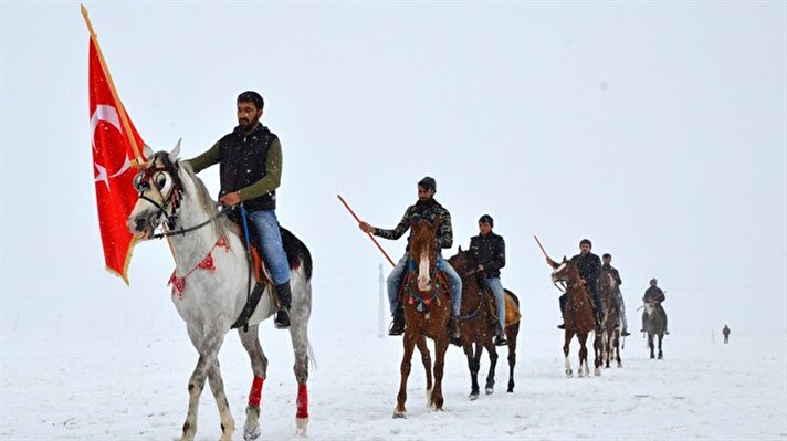 Turkey’s Kars hosts mounted javelin-throwing event in snow