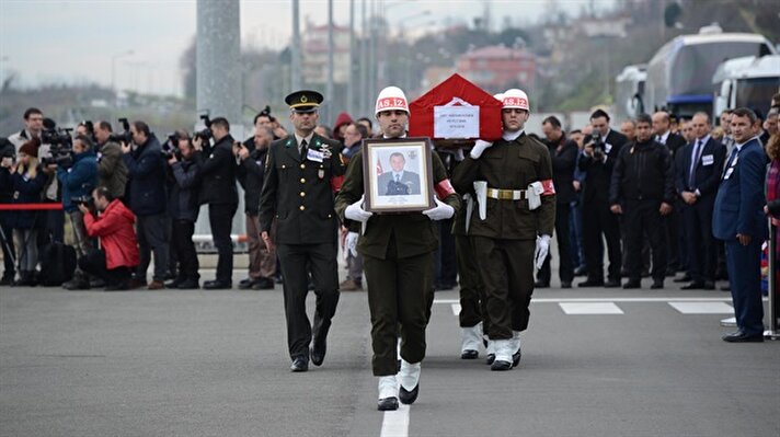 Isparta'nın Yalvaç ilçesinde CN-235 CASA tipi askeri uçağın düşmesi sonucu şehit olan Teknisyen Kıdemli Astsubay Başçavuş Ömer Kadir Arlı için Eskişehir'de Reşadiye Caminde cenaze tören düzenlendi.
