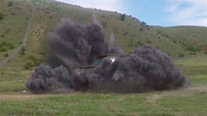 Hızır, bu süreçte performansını ve kabiliyetlerini ispatlamak için bir dizi teste katıldı.