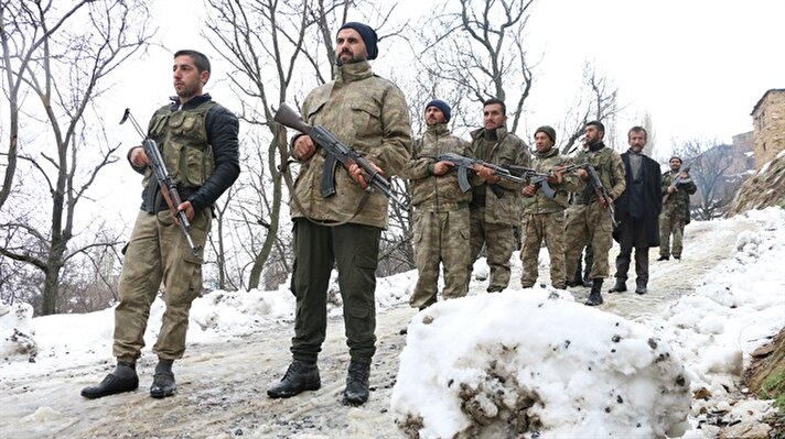 Siirt'te güvenlik korucuları, 'Zeytin Dalı Harekatı'nda Mehmetçik'in yanında terör örgütlerine karşı mücadele etmek istiyor.