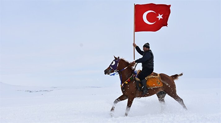 Passengers who arrived in the snowy eastern Turkish province of Kars from Ankara aboard the 'Orient Express' enjoy spending their time practicing the traditional Turkish sport of javelin on horseback in the snowy landscape.​