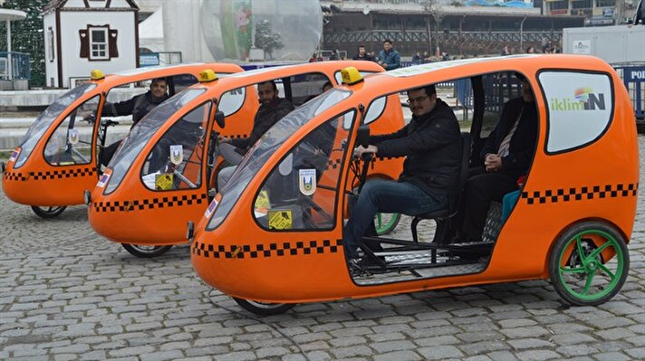 A "bicycle taxi", known as a three-wheeler or tuk-tuk in some countries, has attracted attention in Turkey's northwestern Kirklareli province. The mayor of Luleburgaz district, Emin Halebak, told Anadolu Agency on Tuesday that the "bicycle taxi" was realized under the "We fight against climate change with our bicycles" project with the European Union.
