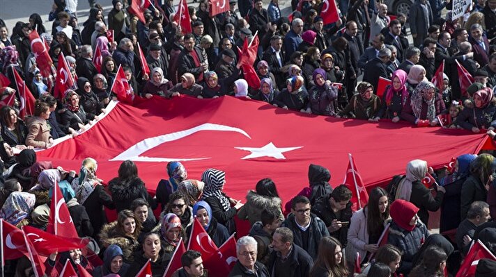 Ankara'da vatandaşlar TSK'nın Afrin'deki Zeytin Dalı Harekatı'na destek amacıyla yürüyüş gerçekleştirdi