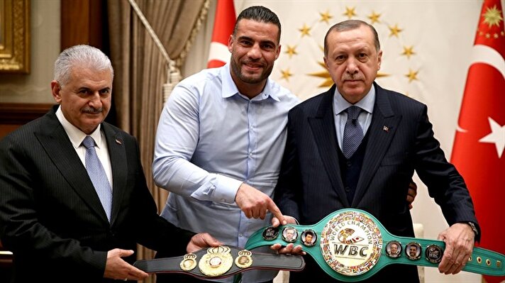 President Erdoğan welcomes Syrian boxing champion