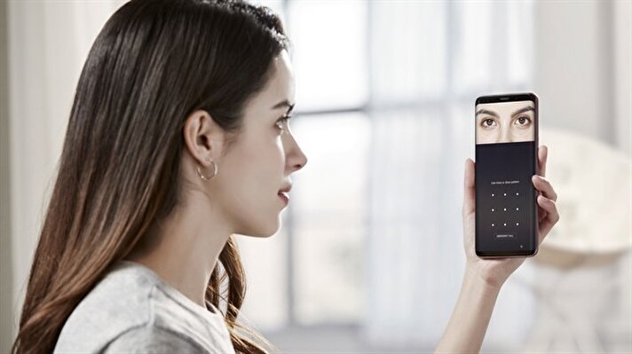 Samsung S9'u tanıttı