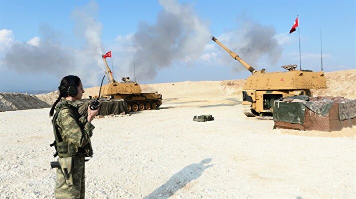 Türk Silahlı Kuvvetlerinin (TSK), Özgür Suriye Ordusunun (ÖSO) desteğiyle 20 Ocak'tan bu yana sürdürdüğü harekata katılan bazı birliklerde kadın askerler de görev yapıyor. 