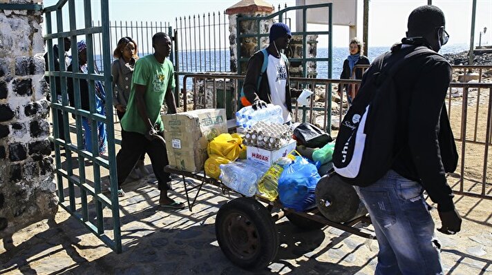 Senegal'in başkenti Dakar'a 2 kilometre uzaklıktaki Goree Adası da bugün hala sömürgeciliğin izlerini taşıyor.