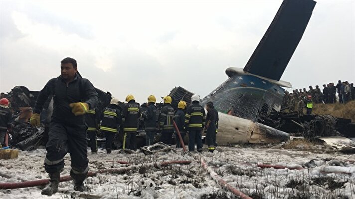 TIA sözcüsü yolcu uçağının inişi sırasında havalimanı yakınlarındaki futbol sahasına düştüğü ifade ediliyor. Kazananın nedeni ise henüz bilinmiyor.