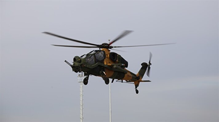 TSK tarafından sınır bölgesinde düzenlenen tanıtım programında verilen bilgilere göre, Kara Kuvvetleri Komutanlığının envanterinde yer alan mili taarruz helikopteri ATAK, gökyüzündeki aktif görevini sürdürüyor.

