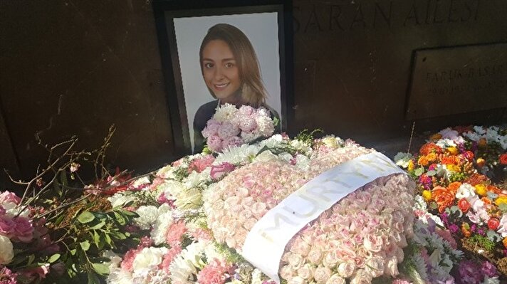 İran'da düşen jette hayatını kaybeden Mina Başaran, dün kılınan cenaze namazının ardından ailesi, nişanlısı ve sevenleri tarafından gözyaşları eşliğinde toprağa verilmişti.