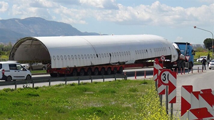 Uçuş süresini tamamlayan Airbus A310 tipi kargo uçağı İstanbul Atatürk Havalimanında hurdaya ayrıldı. Yaklaşık 60 bin dolar değerindeki dev kargo uçağı İzmir'in Çiğli ilçesinde faaliyet gösteren Özel Ege Jet Sivil Havacılık Lisesi tarafından satın alındı.