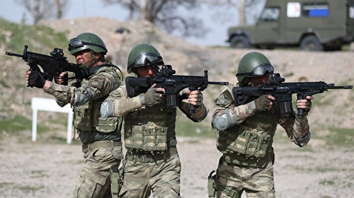 Türk mühendis ve işçisinin tasarlayıp ürettiği MPT 76, tüm testlerden başarıyla geçmesinin ardından seri olarak üretiliyor. Daha önce terörle mücadele operasyonlarında kullanılan milli tüfek, askeri birliklere de dağıtılıyor.

