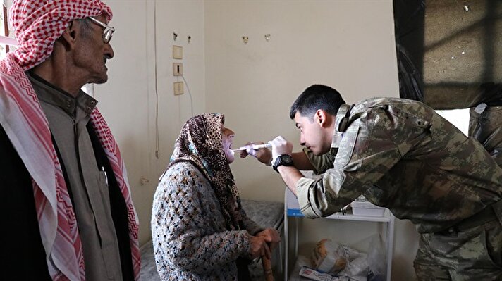 هكذا يداوي الجيش التركي سكان عفرين.. 70 مريضًا يوميًّا