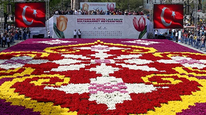 World's largest 'tulip carpet' in Turkey’s Istanbul