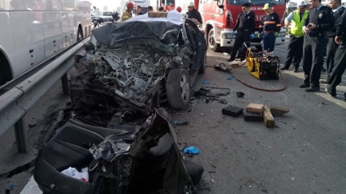 Edinilen bilgilere göre kaza, Kartal E-5 Karayolu Ankara istikametinde meydana geldi. Murat Polat yönetimindeki 41 NR 830 plakalı otomobil, 34 LU 9630 plakalı yolcu otobüsüne arkadan çarptı.