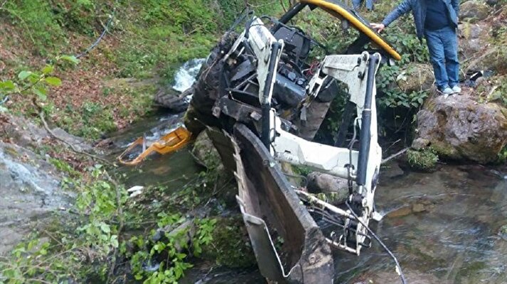Umut Güler'in kullandığı traktör Ulubey-Sarpdere yolu Kızılen Köprüsü mevkisinde uçuruma yuvarlandı. 