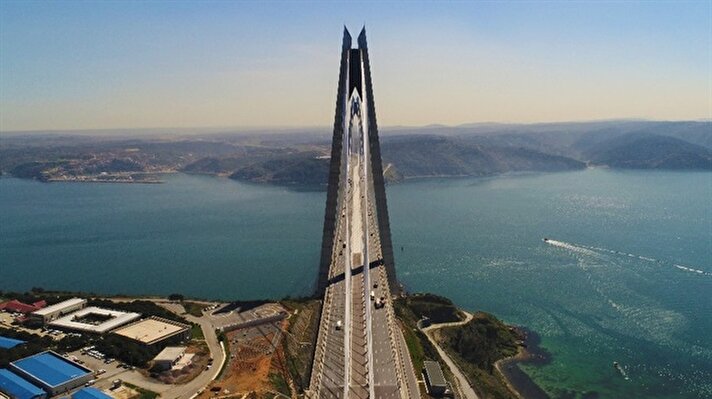 İki kıtayı birleştiren Yavuz Sultan Selim Köprüsü'nün devamı Kuzey Marmara Otoyolu'nun devam eden inşaat çalışmalarında son durum havadan görüntülendi. 