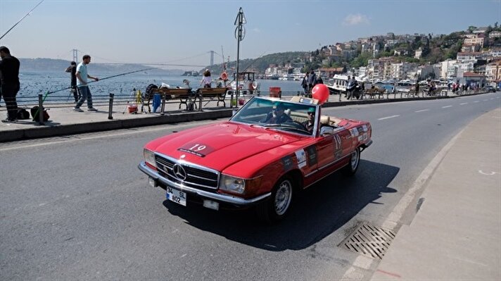 Mercedes-Benz Türk’ün ana sponsorluğunda gerçekleşen Klasik Otomobil Kulübü’nün geleneksel Bahar Rallisi’nin dördüncüsü 100’e yakın otomobilin katılımıyla bugün Beşiktaş’ta başladı. Klasik otomobil tutkunlarını bir araya getiren Mercedes-Benz Bahar Rallisi 2018 kapsamında katılımcılar İstanbul ve çevresinde 250 km’lik bir parkuru tamamlayacaklar.