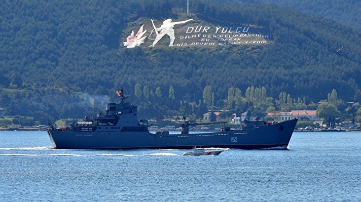 Marmara yönünden boğaza giren "868" borda numaralı "BSF Pytlivy" ve "870" borda numaralı "Smitlivy" isimle gemiler de Ege yönüne doğru seyir yaptı.