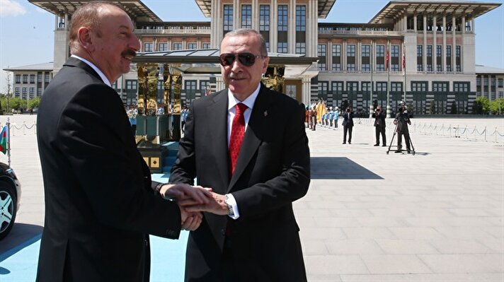 Cumhurbaşkanı Recep Tayyip Erdoğan ve Azerbaycan Cumhurbaşkanı İlham Aliyev, Cumhurbaşkanlığı Külliyesi'nde basın toplantısı düzenledi.
