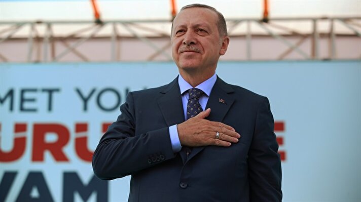 Erdoğan, AK Parti İzmir 6'ncı Olağan İl Kongresi kapsamında, Atatürk Stadı Yerleşkesi'ndeki konuşmasında, birlik ve beraberlik vurgusu yaptı.