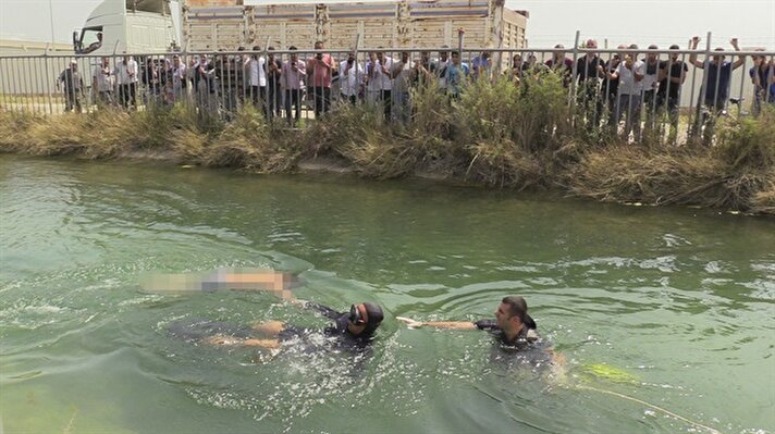 Adana'da sulama kanalında ceset bulunduOlay yerine giden İl Emniyet Müdürlüğü Sualtı Grup Amirliğine bağlı ekipler, kanaldaki cesedi kıyıya çıkardı.

