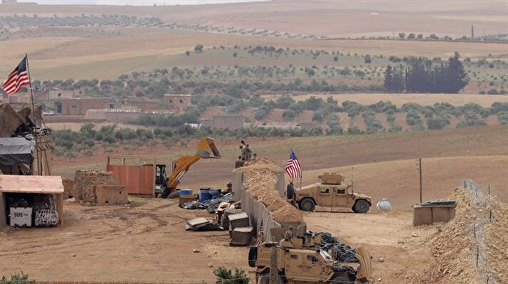 ABD’nin YPG/PKK terör örgütünün kontrolündeki Suriye’nin Menbiç ilçesinde 2 yeni üs kurduğu öğrenildi. Türkiye’nin Menbiç çağrılarının ardından, ABD geçtiğimiz günlerde Menbiç’e takviye güç göndermişti.
