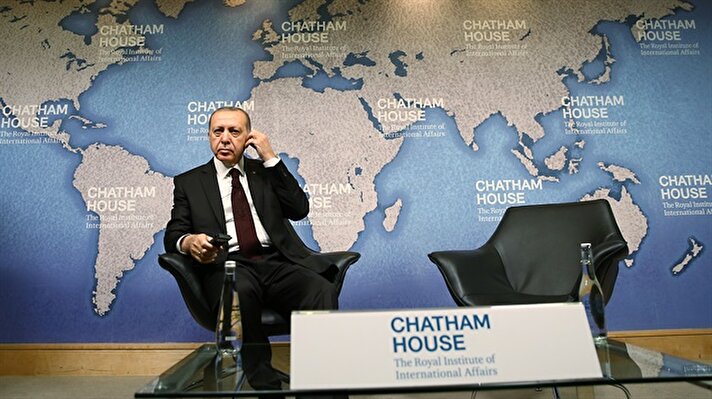 Cumhurbaşkanı Recep Tayyip Erdoğan, "Son adımı ile Amerika çözümün değil sorunun bir parçası olmayı tercih ederek Ortadoğu barış sürecindeki arabuluculuk rolünü yitirmiştir, kaybetmiştir." dedi.