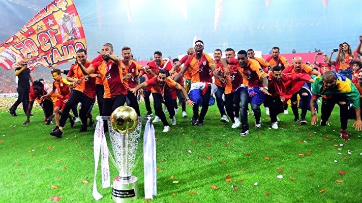 Spor Toto Süper Lig'de 2017-2018 sezonunu zirvede tamamlayarak 21. şampiyonluğuna ulaşan Galatasaray için kutlama organizasyonu düzenlendi.