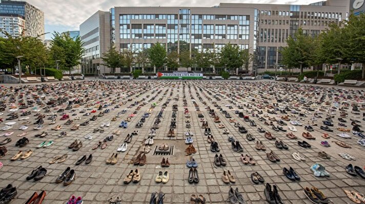 تضامنا مع فلسطين.. آلاف الأحذية أمام مقرّ مجلس الاتحاد الأوروبي ببروكسل