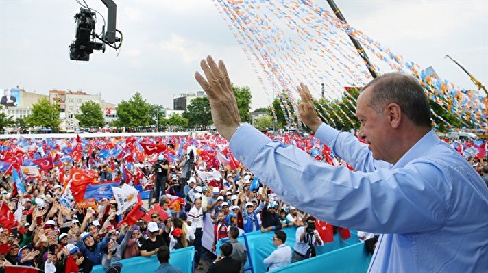 Cumhurbaşkanı Recep Tayyip Erdoğan, Demokrasi Meydanı'nda düzenlenecek mitinge katılmak için Sakarya'ya geldi. 