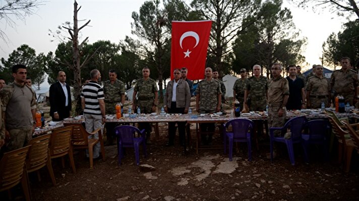 Korgeneral İsmail Metin Temel'den Afrin kahramanlarıyla Burseya'da iftar