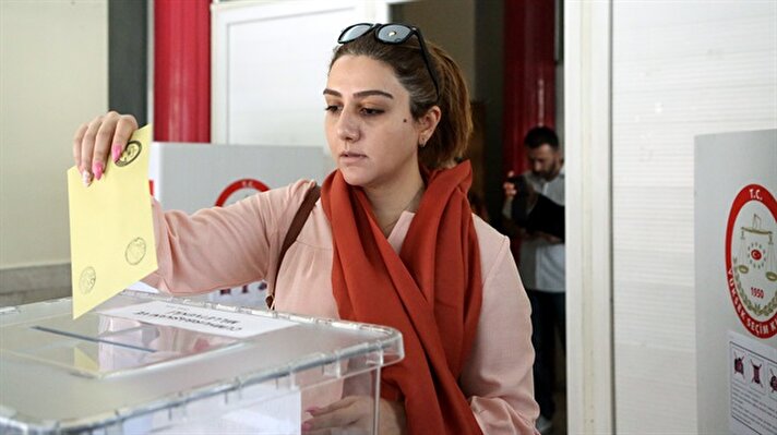 Turks living abroad begin voting in Turkey's presidential and parliamentary elections