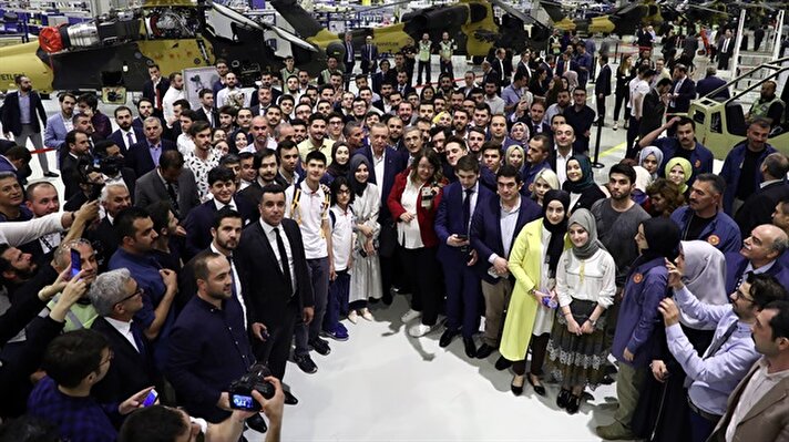 Cumhurbaşkanı Erdoğan, 24 Haziran seçimleri öncesinde gençlerle buluştu. Cumhurbaşkanı, Türk Havacılık ve Uzay Sanayii binasında gerçekleşen buluşmada, çok sayıda gencin sorusunu yanıtladı.  