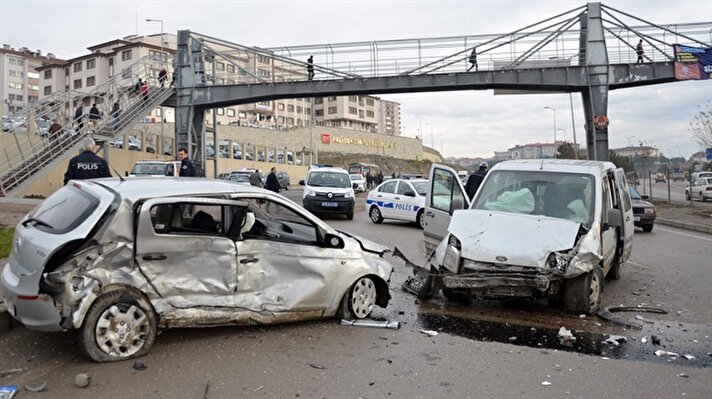 Türkiye İstatistik Kurumu (TÜİK) 2017 yılı Karayolu Trafik Kaza İstatistiklerini paylaştı. TÜİK Manisa Bölge Müdürü Dr. Mehmet Akyol 2017 yılında meydana gelen kazalarda Manisa'da 210 kişinin hayatını kaybettiğini 7 bin 420 kişinin de yaralandığını açıkladı.