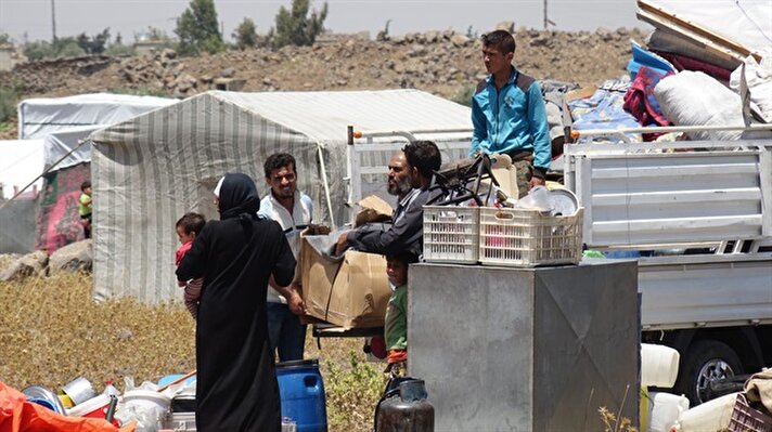 Thousands of Syrians continue to flee Assad attacks in southwest 