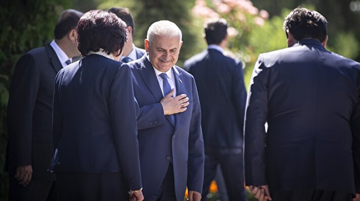 Başbakan Binali Yıldırım, TBMM Başkanı İsmail Kahraman'a veda ziyaretinde bulundu.