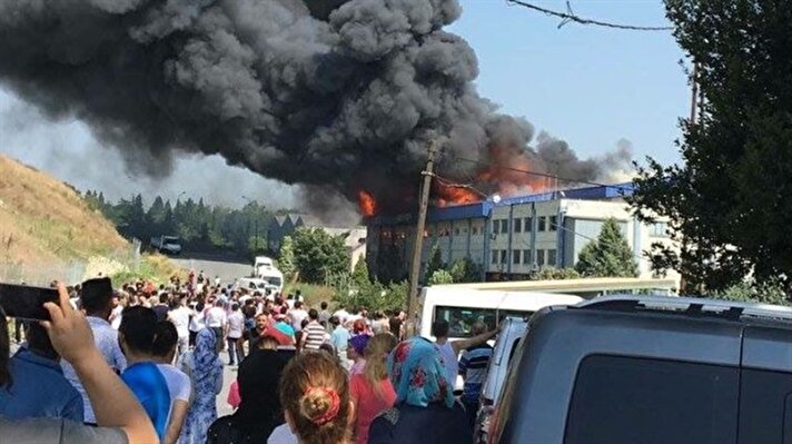 Hadımköy'deki Atatürk Organize Sanayi Sitesi'ndeki bir fabrikada yangın çıktı. 