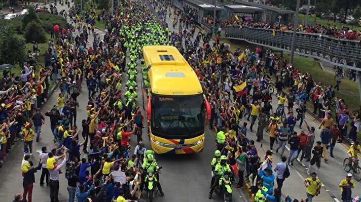 Kolombiya Milli Takımı'nı 26 Mayıs'ta Rusya'ya, başkent Bogota'daki El Campin Stadyumu'nda yapılan son idmanla uğurlayan yaklaşık 30 bin Kolombiyalı, futbolcular ve teknik heyeti Rusya dönüşünde de yalnız bırakmadı.

