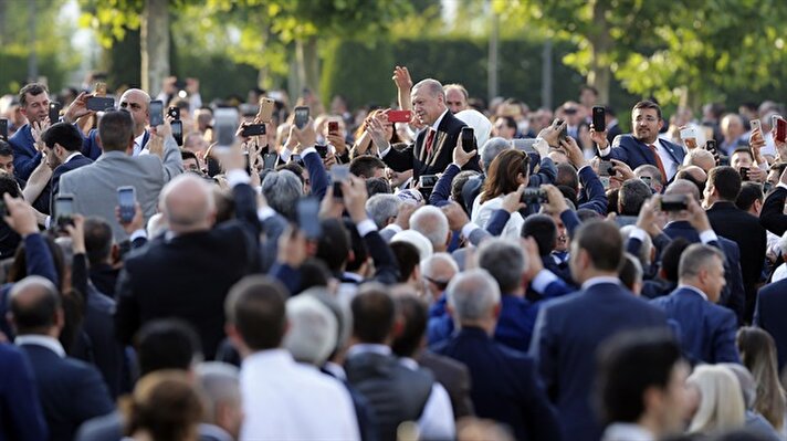 Cumhurbaşkanlığı Göreve Başlama Töreni, yeni sistemin ilk Başkanı Recep Tayyip Erdoğan'ın Cumhurbaşkanlığı Külliyesi'ne gelmesiyle başladı. 