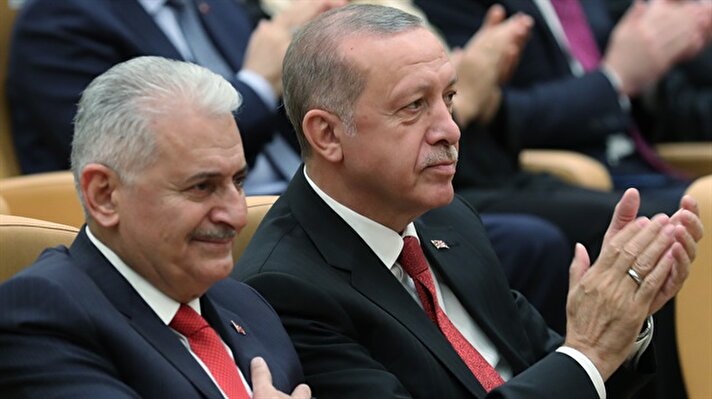 Cumhurbaşkanı Erdoğan, TBMM Başkanı Binali Yıldırım'a Devlet Şeref Madalyası tevcih edecek. Ardından eski TBMM Binası'nda Cumhurbaşkanlığı Kabinesi 1. Toplantısı Açılış Töreni'ne katıldı ve ilk kez Külliye'de Cumhurbaşkanlığı Kabine Toplantısı'nı gerçekleştirdi.