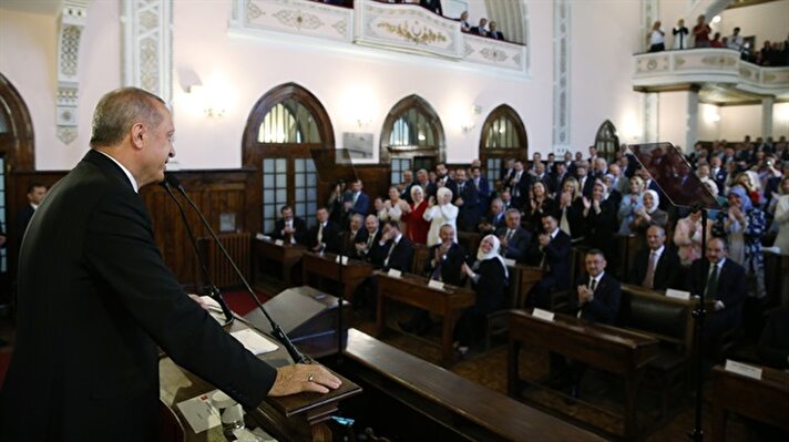 Türkiye Cumhurbaşkanı Recep Tayyip Erdoğan, eski TBMM binasında düzenlenen Cumhurbaşkanlığı Kabinesi 1. Toplantısı Açılış Töreni'ne katıldı.
