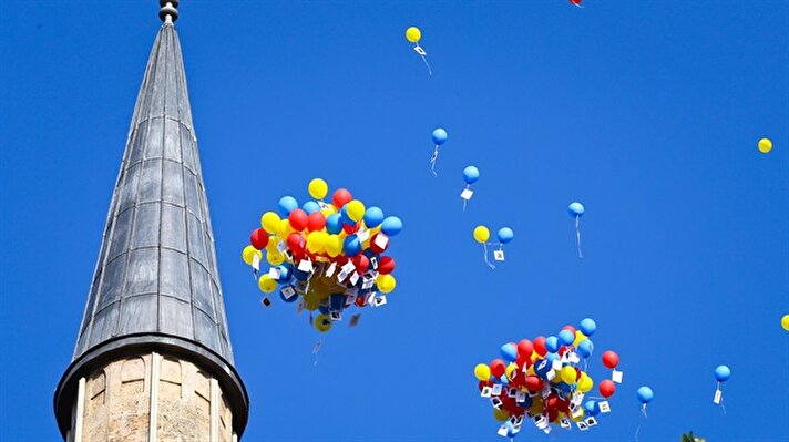 Bosnia releases balloons to commemorate martyrs of Turkey's failed coup