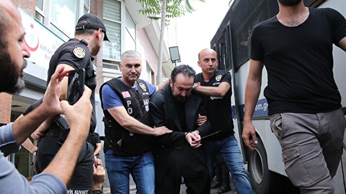 İstanbul Mali Suçlarla Mücadele Şube Müdürlüğü ekiplerince gözaltına alınan, aralarında Adnan Oktar'ın da bulunduğu bir kısım şüphelilerden işlemleri tamamlanıp adliyeye sevk edilenler sağlık kontrolünden geçirildi.

