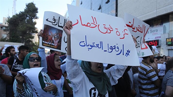رام الله.. المئات يتظاهرون للمطالبة برفع "العقوبات" عن غزة
