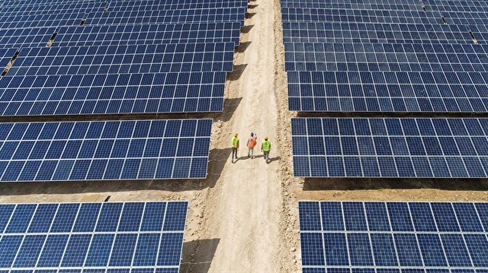 Enerji ve Tabii Kaynaklar Bakanlığının belirlediği güneş enerjisinden elektrik üretilebilecek bölgeler arasında en yüksek ikinci kotayı alan Van'da, yaklaşık 55 milyon dolarlık yatırımla kentin ilk lisanslı Güneş Enerjisi Santrali (GES) tesisi kuruluyor.

