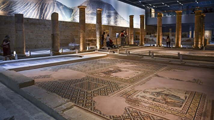 Yaklaşık 7 yıl önce 30 bin metrekarelik alanda hizmete açılan Zeugma Mozaik Müzesi, Gaziantep'e gelen yerli ve yabancı turistlerin de ilgisini çekiyor.

