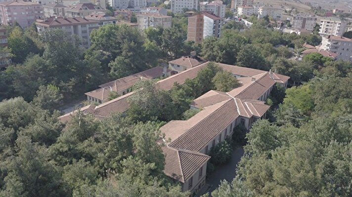 
2'nci Abdülhamid tarafından 1891 yılında Hadımköy Hastane Mahallesi'ne yaptırılan ve askeri hastane olarak hizmete açılan yapı, Balkan ve Çanakkale savaşlarında önemli yer tuttu. 
