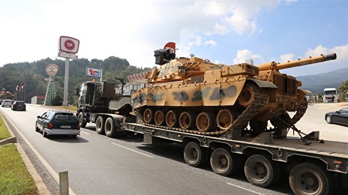 Turkey deploys tanks to Syrian border